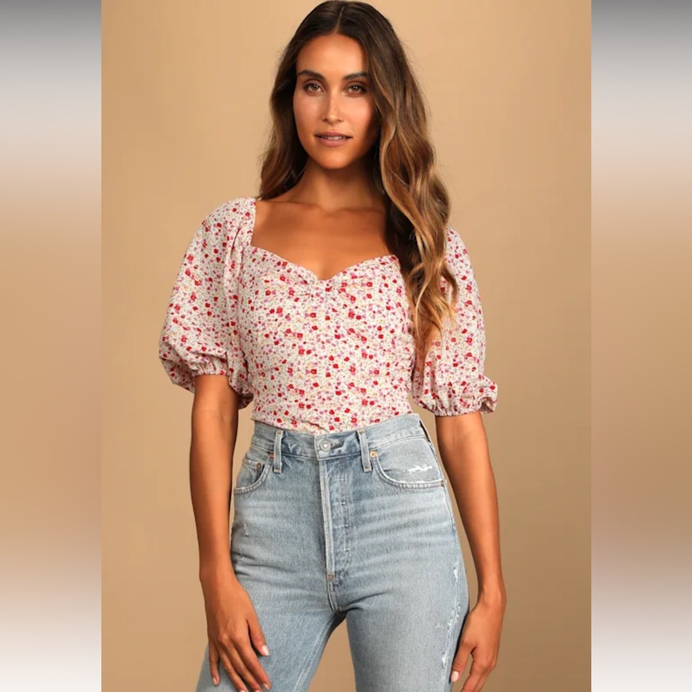 NWT Lulu’s Beautiful Hues Ivory Floral Print Puff Sleeve
Ruched Bodysuit Size XL